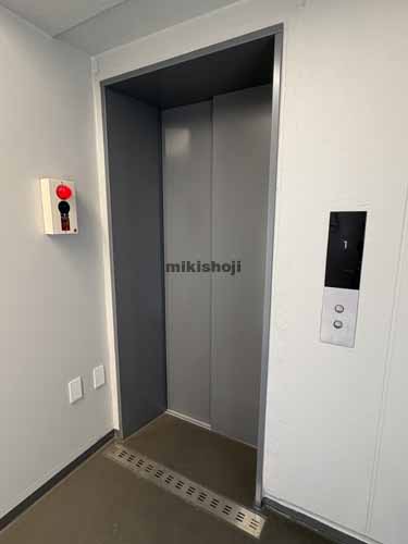 上大崎のレイズ目黒 エレベーターホール1