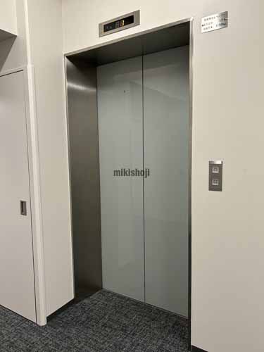 浦安市のプライムタワー新浦安 エレベーターホール1